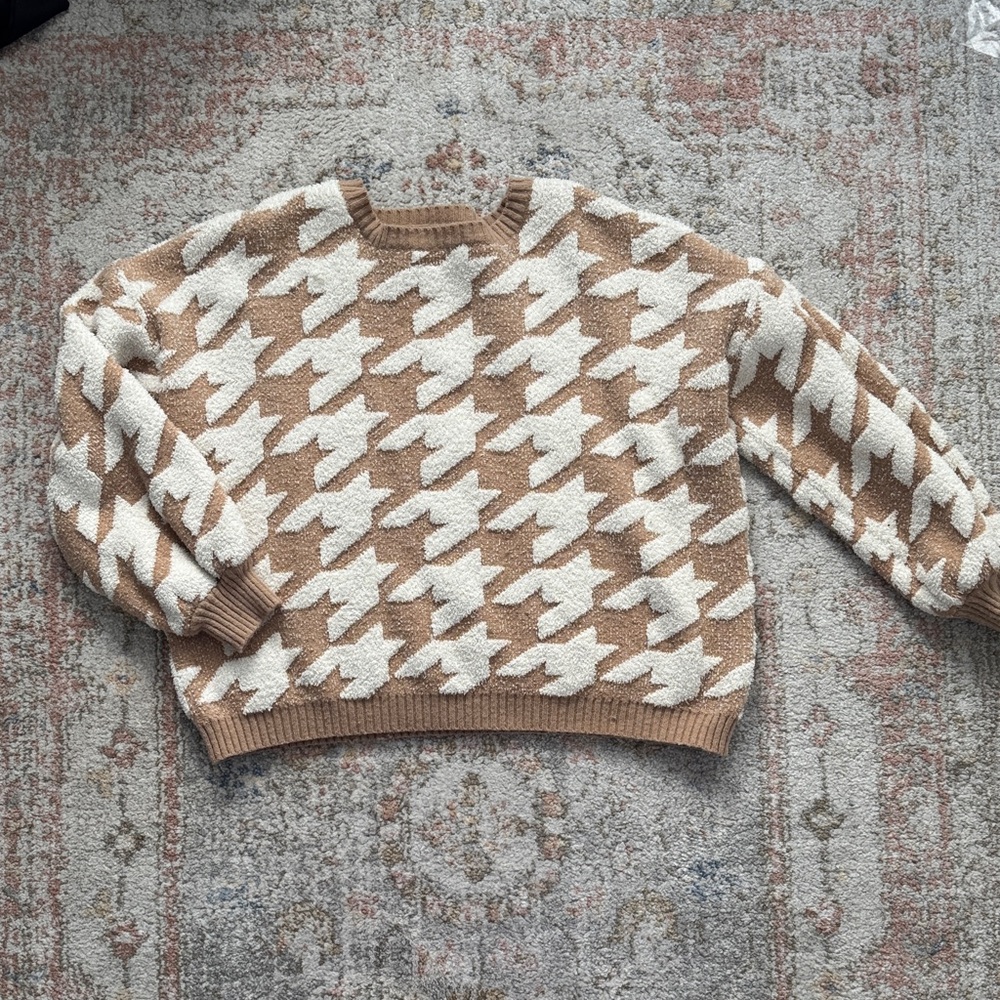 Altar'd State Tan and Cream Houndstooth Sweater